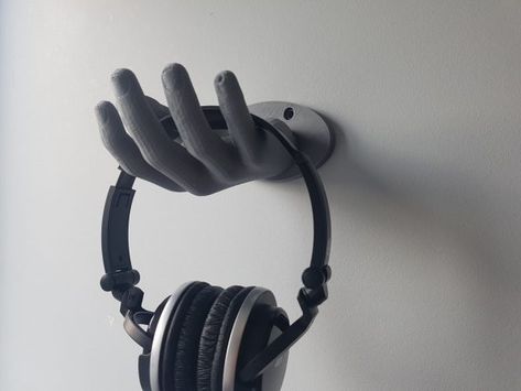 30 Cool Headphone Stands & Earphone Holders To Make a Feature of Your Beats Headphone Stand Ideas, Phone Holder Diy, Diy Headphone Stand, Mobile Shop Design, Diy Headphones, 3d Tiskárna, Headphone Storage, Swivel Tv Stand, Earphones Holder