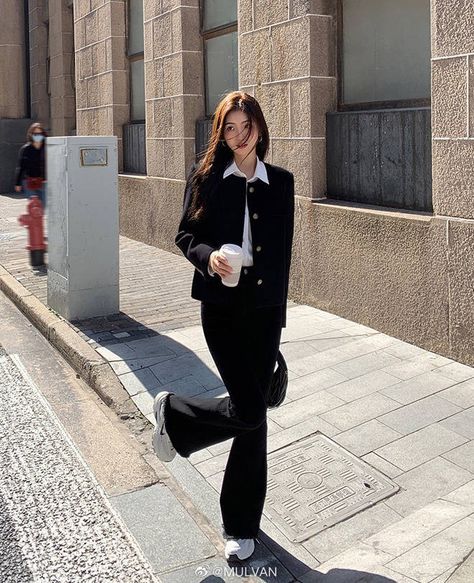Asian Old Money Outfits, Winter Uni Fits, Researcher Outfit, Asian Office Outfit, Korean Style Outfits Classy, Korean Women Suit Fashion, Work Outfits Korean, Work Outfits Women Korean, Korean Corporate Attire
