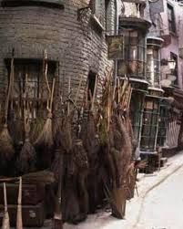 Harry Potter Books, Harry Potter Wiki, Harry Potter Halloween, Hogwarts Aesthetic, Diagon Alley, Slytherin Aesthetic, Harry Potter Theme, Harry Potter Film, Harry Potter Love