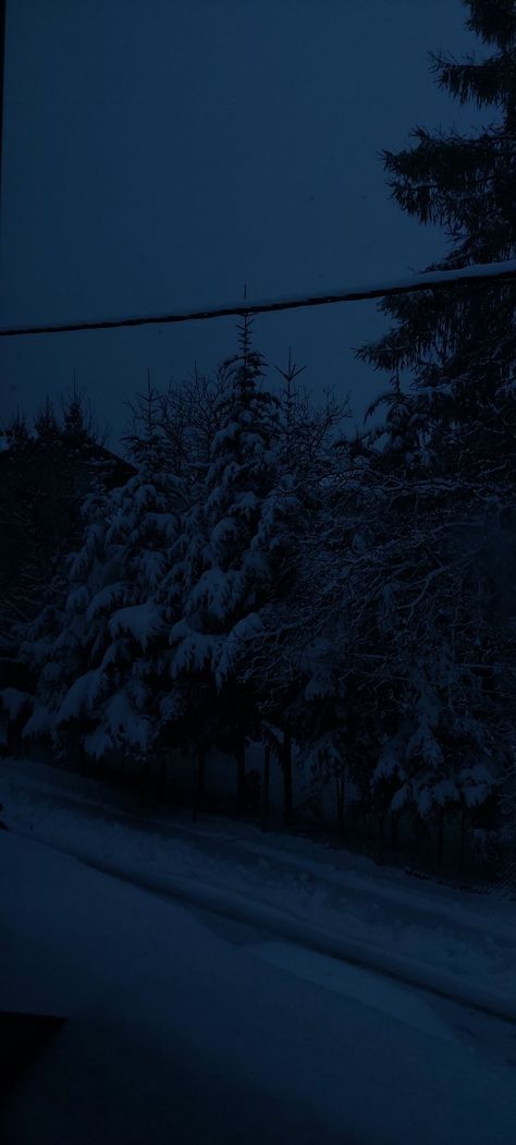 Nature, Dusk Wallpaper Aesthetic, Cold Wallpaper Aesthetic Iphone, Dark And Snowy, Dark Snow Aesthetic Wallpaper, Snow Astethic Night, Blue Hour Aesthetic Winter, Dark Snow Wallpaper, Cold Nights Aesthetic