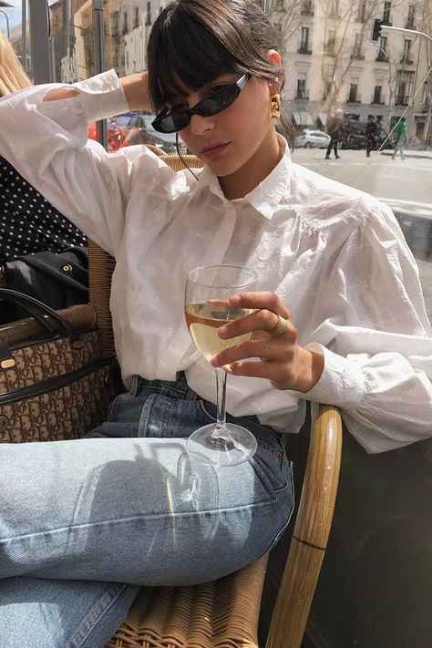 White Blouse Outfit, Black Sunnies, New Year Look, Popular Celebrities, Top Street Style, Outfit Street, Celebrities Fashion, Outfit Man, Fashion Influencer