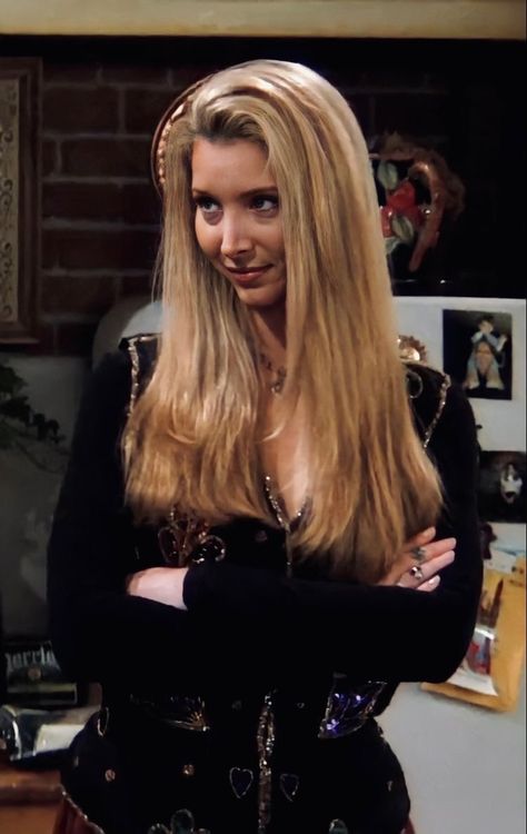 Pheobe Buffay Wallpaper, Phoebe Buffay Whimsigoth, Pheobe Buffay Hairstyles, Lisa Kudrow 90s, Phoebe Buffay Hairstyles, Phoebe Buffay Wallpaper, Pheobe Friends, The Rachel Haircut, Monica's Apartment