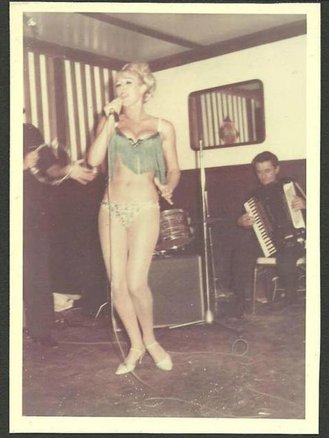 Vintage Everyday Tumblr, 70s Polaroids, Go-go Girls, Karaoke Night, 60s Women, Young Elvis, Vintage Polaroid, The Sixties, Debbie Harry