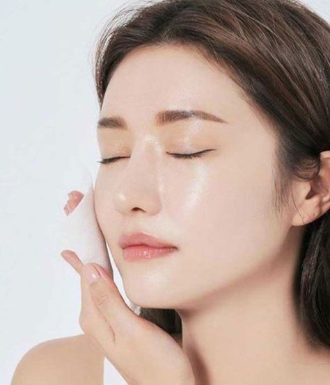 White Skin Tone, Whitening Face, Clear Glowing Skin, Korean Face, So Sánh, Pink Skin, Beauty Products Photography, Vogue Beauty, Pretty Skin