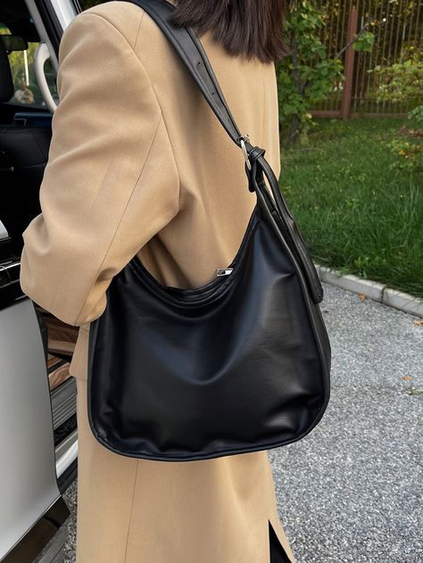 Baguette, Cute Black Bag, Black Bags Women, Black Bag Aesthetic, Baguette Bag Outfit, Black Bag Outfit, Korean Bags, Bags Korean, Korean Bag