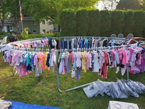 Garage Sale Clothing Rack Diy, Garage Sale Hacks For Hanging Clothes, Ways To Display Clothes At A Garage Sale, Pop Up Garage Sale, Diy Garage Sale Clothes Rack Ideas, Ways To Hang Clothes At A Garage Sale, Garage Sale Clothing Rack, Yard Sale Hanging Clothes Display Ideas, Garage Sell Set Up Ideas