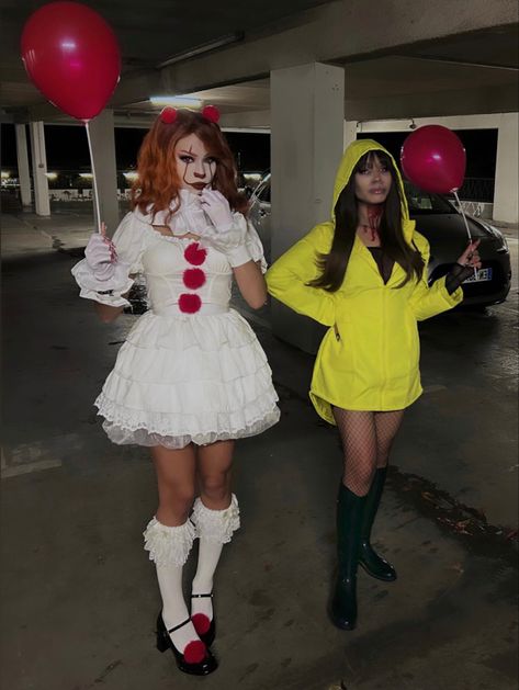 Pennywise and georgie halloween matching costume Pennywise Cute Costume, Iconic Matching Halloween Costumes, Cool Best Friend Halloween Costumes, Redhead Duo Halloween Costumes, Cute Matching Best Friend Halloween Costumes, Duo Halloween Costumes Ginger And Brunette, Halloween Outfits For Two Best Friends, Cute Costume Duos, Duo Bff Halloween Costumes