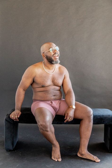 Plus Size Male Model, Male Art Model, Stocky Men, Plus Size Male, Plus Size Posing, Bridge Model, Black Male Models, Life Drawing Reference, Man Anatomy