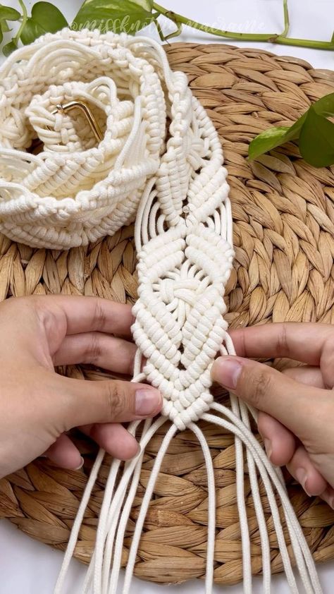 Macrame Belt Tutorial, Belt Tutorial, Simpul Makrame, Macrame Belt, Pola Macrame, Tutorial Macramé, Macrame Wall Hanging Tutorial, Macrame Plant Hanger Tutorial, Boho Crafts Diy