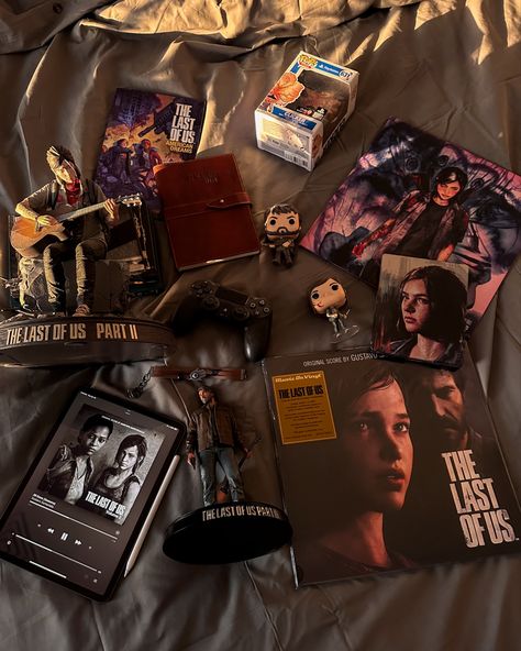 The Last Of Us Bedroom Ideas, The Last Of Us Bedroom, Tlou Room Decor, The Last Of Us Room, Abby Tlou2, Geek Aesthetic, Geek Room, Oh Captain My Captain, Ellie Williams