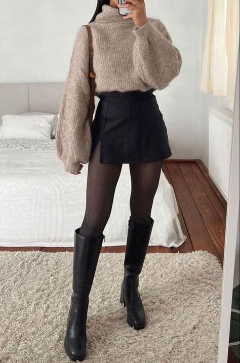 Outfits para llevar botas de lluvia a la oficina | Es la Moda Diner Outfits, Outfit Botas, Winter Fashion Outfits Casual, Cold Outfits, Elegante Casual, Ținută Casual, Stil Inspiration, Outfits Otoño, Mode Ootd