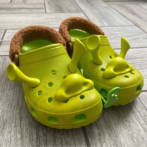 Crocs x Shrek Limited Edition 6M/8W Crocs Limited Edition, Weird Crocs, Shrek Crocs, Cool Crocs, Crocs Aesthetic, Travis Scott Shoes, Crocs Ideas, Crocs Outfit, Crocs Fashion