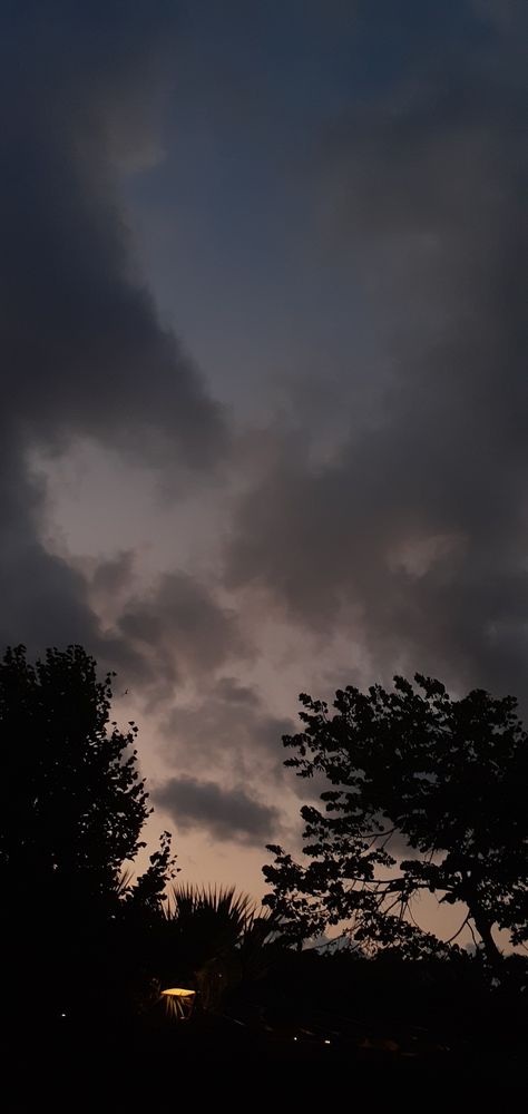 Evening Pics Nature, Rainy Evening Photography, Evening Rainy Sky, Evening Time Photography, Aesthetic Weather Pictures, Weather Pics Sky, Cloudy Weather Video, Evening Time Sky, Cloudy Rainy Sky Aesthetic