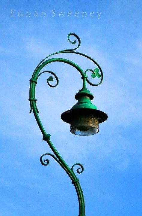 Irish Lamp Post - how adorable are the Irish that even their lamp posts are full of whimsy?! Art Nouveau Street Lamp, Light Post Landscaping, Spiral Plant, Garden Lamp Post, Lamp Posts, Green Lamp, Irish Cottage, Green Shamrock, Irish Eyes