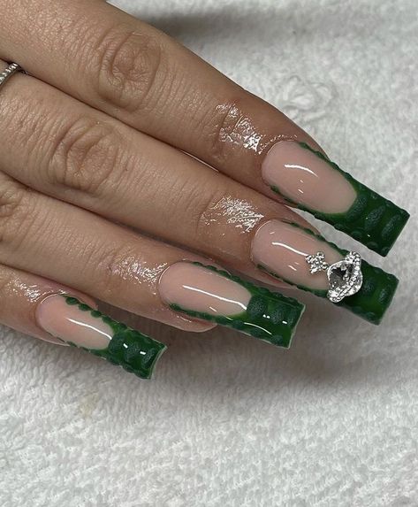 Nail Art Vert, Emerald Nails, Dark Green Nails, Quinceanera Nails, Gold Acrylic Nails, Green Acrylic Nails, Long Nail Art, Tapered Square Nails, Green Nail Designs