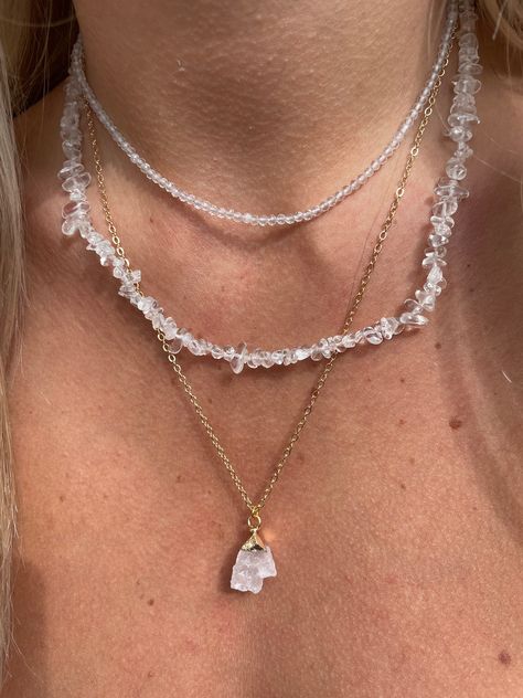 Crystal Necklace Aesthetic, Clear Quartz Jewelry, Clear Necklace, Lepidolite Crystals, Clear Quartz Necklace, Three Necklaces, Healing Crystal Ring, Star Necklace Gold, Carnelian Crystal
