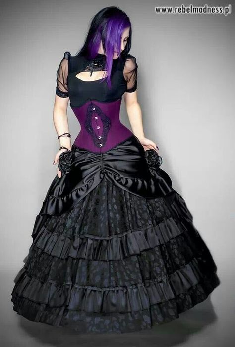 Gothic Beauty, Purple Hair Goth, Gothic Wedding Dress, Style Steampunk, Victorian Goth, Gothic Metal, Gothic Clothes, Gothic Dress, Gothic Girls