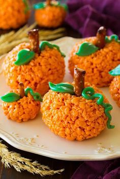 Pumpkin Rice Krispies, Fun Halloween Snacks, Pumpkin Rice Krispie Treats, Desserts Pumpkin, Pumpkin Rice, Halloween Snacks For Kids, Dessert Halloween, Halloween Treats For Kids, Halloween Appetizers