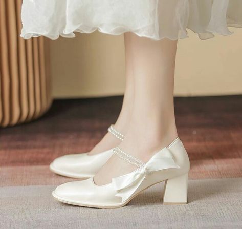 Kasut Nikah Perempuan, Korean Wedding Shoes, Hels Wanita, Cute Heels Classy, Kasut Wanita, Fancy Heels, Heels Aesthetic, Boost Shoes, Fancy Shoes