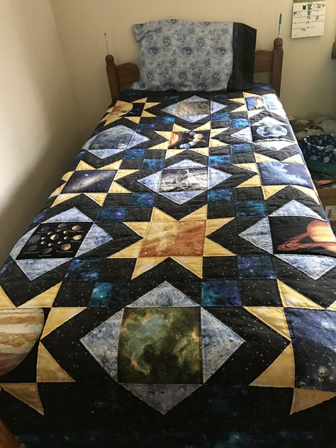 Rosie's outer space quilt Patchwork, Planet Quilt Patterns, Outer Space Quilts Ideas, Star Blanket Quilt, Outer Space Quilt Pattern, Space Themed Quilt Patterns, Galaxy Quilt Ideas, Space Themed Quilts, Space Quilt Pattern