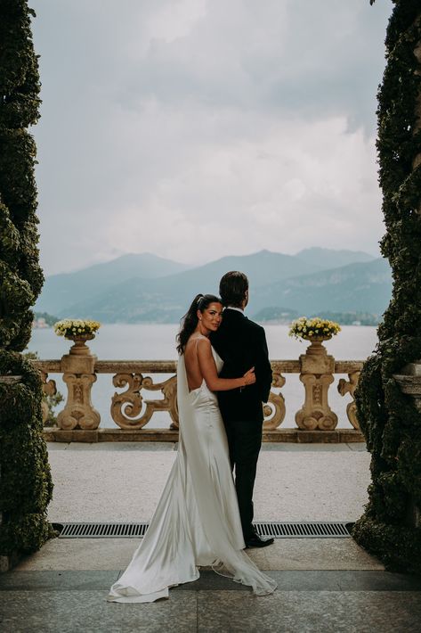 Lake Como Italy, Destination Wedding and Elopement Photographer, Katy Jones // Based in the UK, Katy travels across the UK and Europe to shoot weddings and elopements and had the pleasure to document A&A's marriage at Villa del Balbianello in Lenno, followed by an evening reception at the Lido di Lenno. Her style is romantic and chic. // A&A took a boat trip around the lake for couples portraits on the water using the distinctive, romantic teak decked boats. Vogue Wedding Italy, Elopement Ceremony Flowers, Wedding In Lake Como, Lake Como Boat Wedding, Destination Proposal Ideas, Elope To Italy, Lake Como Intimate Wedding, Lake Garda Elopement, Lake Como Engagement Shoot