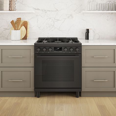 The new 800 series Industrial-style, 30" black stainless steel gas range offers a stunning design with the versatility to fit any kitchen style. This freestanding range with pedestal-style feet makes a beautiful focal point. And high performance features that are engineered for precision and reliability, bring ease to every day cooking. Flame Ring, Bosch 800 Series, Freestanding Oven, Black Ovens, Black Stainless Steel Kitchen, Freestanding Range, Convection Range, Bosch Appliances, Stainless Steel Kitchen Appliances