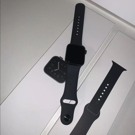 Brand New! This Is An Apple Watch Se Size 40mm , (Gps) Space Grey Color. Brand New Never Used. Nothing Wrong With It, Just Want A Different Color! No Scratches Or Dents. Comes With Original Box & Charger! Apple Watch Series 9 Black, Apple Unboxing, Apple Watch Space Grey, Apple Watch Black, Black Apple Watch, Evening Eye Makeup, Apple Watch Se, Apple Watch Nike, Apple Watch Bands Sports