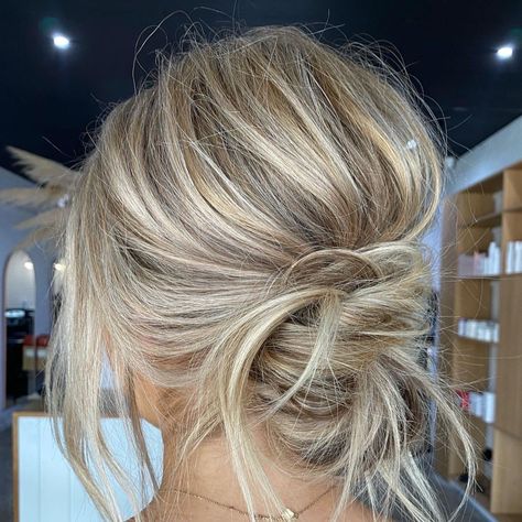 Fine Hair Updo, Wedding Hair Up, Easy Updo Hairstyles, Guest Hair, Bridesmaid Hair Makeup, Up Dos For Medium Hair, Wedding Guest Hairstyles, Updos For Medium Length Hair, Short Hair Updo