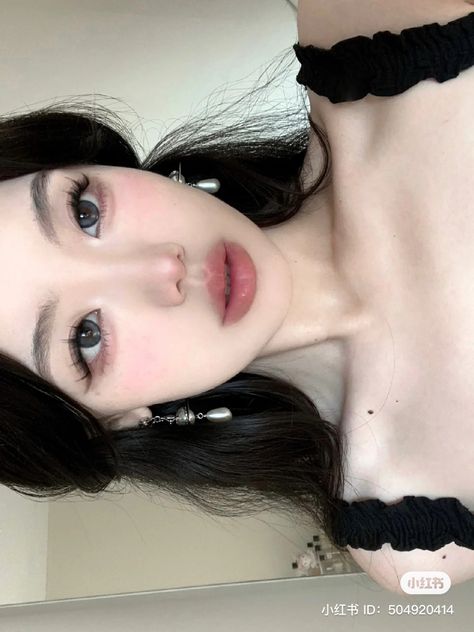 New Jean Makeup, No Makeup Asian Look, Formal Douyin Makeup, Cute Doe Eye Makeup, Douyin Makeup With Glasses, Elegant Douyin Makeup, Douyin Makeup Without Contact Lens, Soft Doll Makeup, Kpop Pics To Recreate