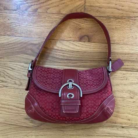 Y2K Burgundy baguette shoulder bag Baguette, Y2k Bag, Vintage Coach Bags, Winter Fits, Pretty Bags, Mode Inspo, Cute Bags, Cute Bag, Vintage Bags