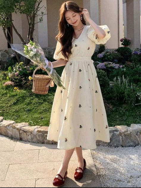 Korean Knitted Dress, Embroidery Floral Dress, Shein Frocks, White Floral Dress Aesthetic, Shein Dress Casual, Modest Summer Dresses Casual, Modest Dresses Casual Classy, Simple Dresses Casual Classy, Simple Floral Dress