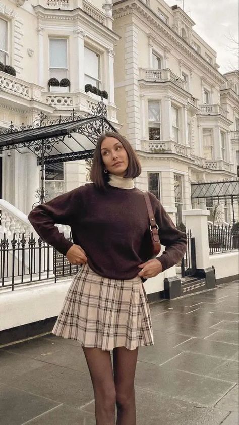 40+ Feminine Winter Skirt Outfits To Wear For Every Occasion Fall Brown Skirt, Outfit Ideas For Europe In Winter, Fall Outfits With Brown Skirt, Outfit Ideas In London, London School Outfit, Winter Fits London, London Outfit 2023, Outfit Ideas Skirt Winter, London Clothing Aesthetic