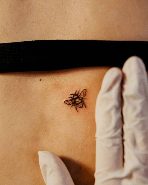 Bee Aesthetic Tattoo, Elegant Bee Tattoo, Small Simple Bee Tattoo, 3 Bee Tattoo, Two Bee Tattoo, Fineline Bumblebee Tattoo, Womens Back Tattoos Small, Line Work Bee Tattoo, Best Small Tattoo Placement For Women