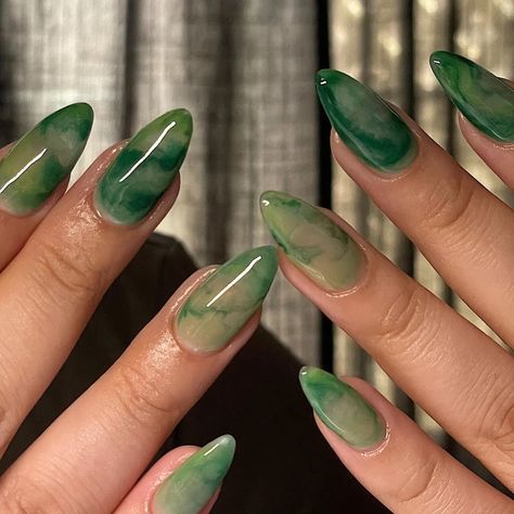 Nail Art Vert, Ephemeral Tattoo, Jade Nails, Cat Nail Art, Green Nail Art, November Nails, Green Nail Designs, Arylic Nails, Nagel Inspo