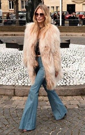 fall fashion, autumn aesthetic, fur coat, flare pants, 70s style 70s Mode, 70s Girl, Bohemian Mode, Poppy Delevingne, 70s Inspired Fashion, Renee Zellweger, 70s Outfits, 70’s Fashion, Estilo Hippie