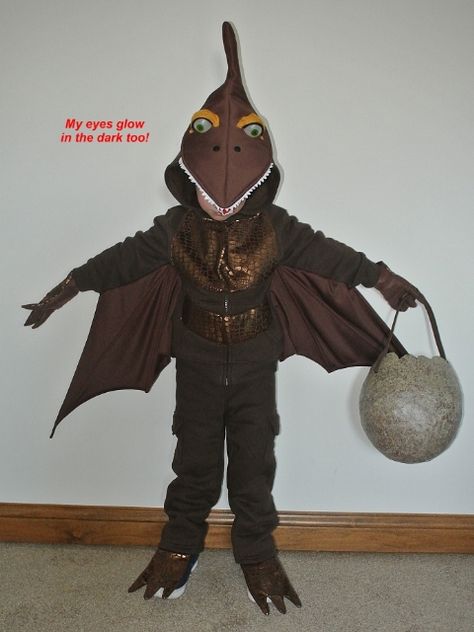 Kylans Pterodactyl Costume FRONT VIEW Zombies, Pterodactyl Costume, Homemade Costumes For Kids, Dinosaur Halloween Costume, Dino Costume, Dinosaur Halloween, Vista Frontal, Costume Works, Magic Treehouse