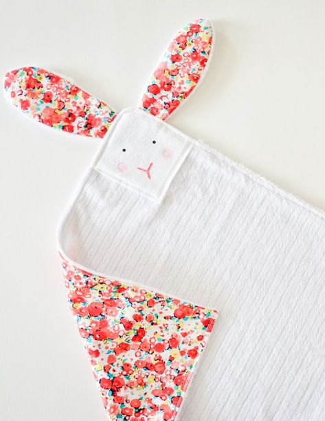 DIY Baby Gifts - Simple Gifts to Make For Babies and Toddlers -Gift Guide For Babies New Grandchild, Toddler Gift Guide, Baby Gifts To Make, Bunny Lovey, Gifts To Make, Diy Baby Gifts, Baby Sewing Projects, Baby Lovey, Baby Projects