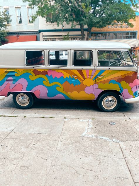 Painted White Vans, Bus Mural, Painted Bus, Volkswagen Bus Art, Combi Hippie, Retro Camper Van, Kombi Hippie, Van Hippie, Hippy Van