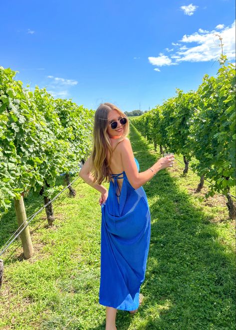 Wineries Outfit Summer, Blue Winery Outfit, Vineyard Photo Ideas, Winery Aesthetic Outfit, Winery Poses Instagram, Vineyard Aesthetic Outfits, Vineyard Instagram Pictures, Winery Summer Outfit, Winery Instagram Pictures