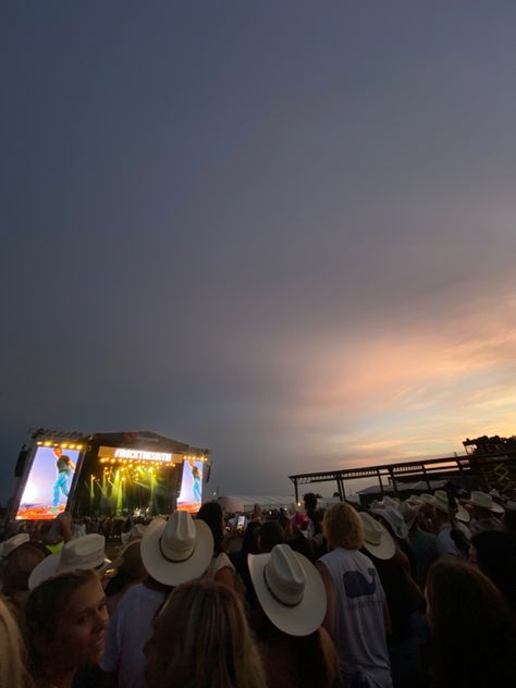 Country Singers Aesthetic, Concert Aesthetic Country, Country Festival Pictures Ideas, Country Festival Aesthetic, Country Music Playlist Cover, Stagecoach Aesthetic, Rock The South Concert Outfit, Country Playlist Cover Photo, Country Concert Aesthetic