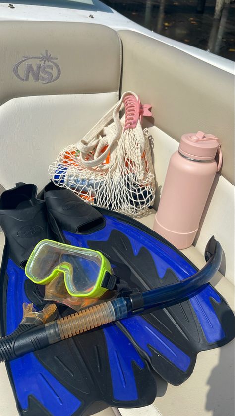 Summer Aesthetic Snorkling, Snorkeling Photo Ideas, Endorphins Aesthetic, Snorchling Aesthetic, Marine Biology Aesthetic Outfit, Snorkelling Aesthetic, Snorkel Aesthetic, Boat Trip Aesthetic, Boat Day Aesthetic