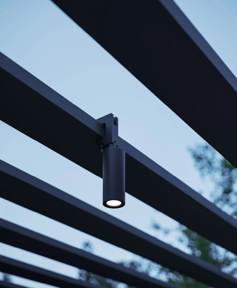 Reggiani Yori IP66: quality lighting in any weather condition Industrial Outdoor Lighting, Modern Exterior Lighting, Deck Step Lights, Ceiling Lamp Design, Solar Fence Lights, Architectural Lighting Design, Solar Deck Lights, Urban Lighting, Pergola Lighting