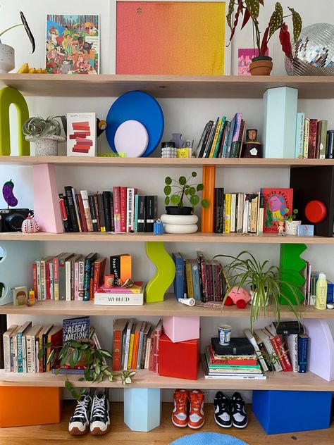 Funky Shelves, Weird Girl Aesthetic, Colorful Bookshelf, Colorful Shelf, Weird Girl, Funky Decor, Bookshelf Decor, Apartment Inspiration, Living Room Inspo