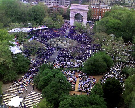 NYU Commencement 2007 | Last graduation ceremony in Washington Square Park. Nyu Graduation, Nyu Campus, Life After High School, New York University, Nyc Baby, College Aesthetic, Dream College, Empire State Of Mind, College Board