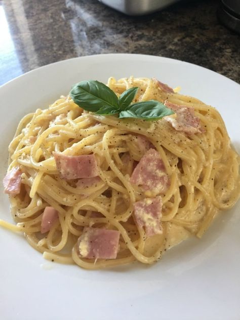 Budget Recipe: Spaghetti Carbonara - Skint Dad Pasti Sani, Pasta Carbonara, Spaghetti Carbonara, Cheap Healthy Meals, Cheap Dinners, Think Food, Deilig Mat, Cooking On A Budget, Food Goals