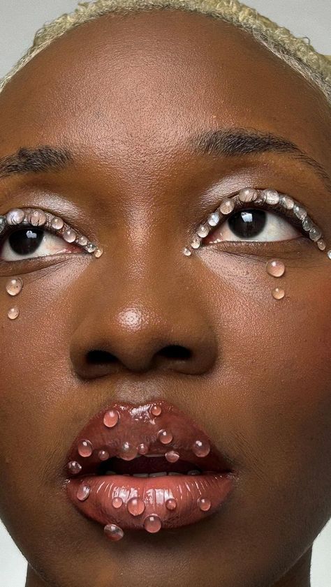 Avant Garde, Spring Avant Garde Makeup, Avent Garde Makeup, Graphic Liner Editorial, Glitter Editorial Makeup, Portfolio Makeup Looks, Wet Look Editorial, Makeup Trend 2024, Green Editorial Makeup