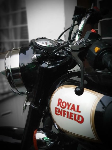 Royal Enfield Logo, Royal Enfield Classic 350cc, Beach Pictures Wallpaper, Classic 350 Royal Enfield, Diwali Wishes Messages, Royal Enfield Wallpapers, Royal Enfield Classic, Classic 350, Royal Enfield Modified