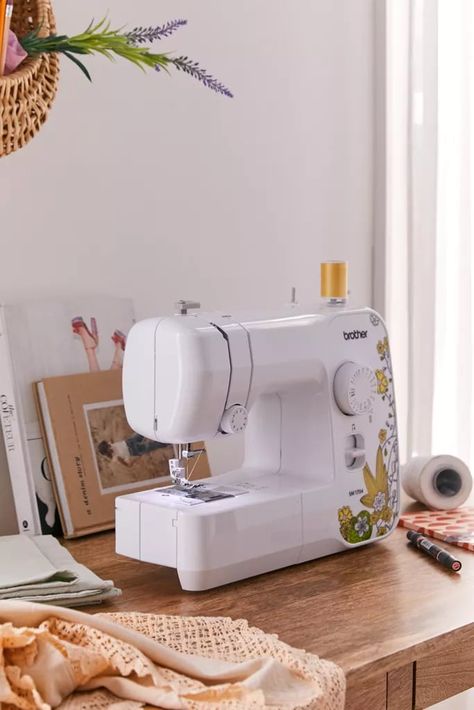 Computerized Sewing Machine, Decorative Stitches, Stitch Sewing, Brother Sewing Machines, Relaxing Activities, Activities For Adults, Dresses Lace, Love Sewing, 6 D