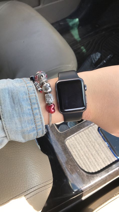 Apple Watch With Pandora Bracelets, Pandora Bracelet And Apple Watch, Apple Watch Black Aesthetic, Pandora And Apple Watch, Pandora Y Apple Watch, How To Style Apple Watch, Black Apple Watch Style Women, Pandora Bracelet With Apple Watch, Apple Watch Astethic