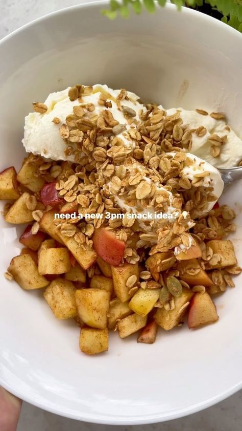4.7K views · 500 reactions | Bored of having the same afternoon snacks? 👀 Make this Air Fryer Cinnamon Apple Bowl with yoghurt and muesli ✨🌸 This recipe is super simple! Nutrition-wise, this lovely combo will provide some fibre, antioxidants, protein and crunchy muesli goodness for a delicious snack that helps you feel energised + satisfied. Ingredients (makes 1 serve): ✨ One red apple, diced ✨ Sprinkle of cinnamon ✨ Drizzle of honey or maple syrup ✨ 1 tsp coconut oil (can sub another neutral oil) ✨ 3/4 cup Greek yoghurt (add more or less depending on hunger) ✨ 2 tbsp toasted muesli 1️⃣ In a mixing bowl, combine the diced apple with coconut oil, cinnamon, and honey. 2️⃣ Line the air fryer with baking paper and add the apple mix, cooking for around 15 minutes at 200 Celsius (400 F). 3️⃣ Apple Yoghurt Bowl, Protein Yoghurt Bowl, Cinnamon Recipes Healthy, Apple Cinnamon Snack, Caramelised Apple, Cinnamon Drizzle, Toasted Muesli, Cinnamon Snack, Cinnamon And Honey